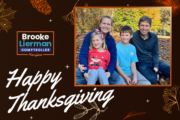 Photo of Brooke and her family that says Happy Thanksgiving