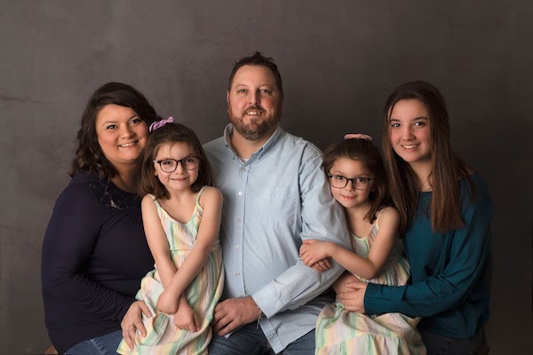 Image of Whitney Mixdorf with her family